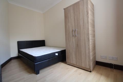 2 bedroom flat to rent, Treharris St, Cardiff CF24