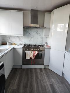 1 bedroom in a house share to rent, Wood Close, London NW9