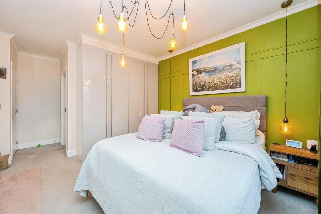 14hamstallclose-3.jpg