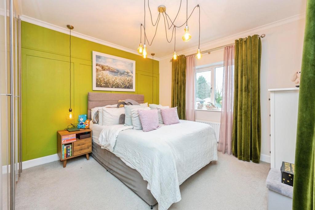 14hamstallclose-2.jpg