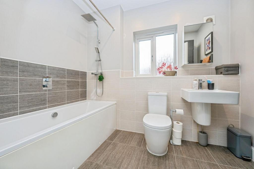 14hamstallclose-5.jpg