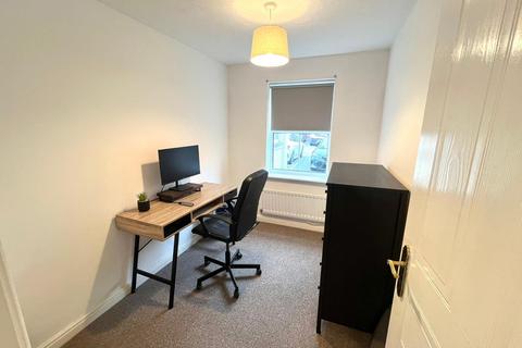 2 bedroom flat for sale, Old Dickens Heath Road, Shirley, Solihull, West Midlands, B90