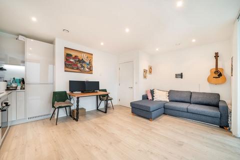 2 bedroom flat to rent, Corsican Square, London E3