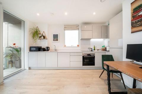 2 bedroom flat to rent, Corsican Square, London E3