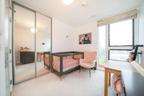2 bedroom flat to rent, Corsican Square, London E3