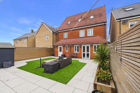 5 bedroom detached house for sale, Ipswich Road, Colchester