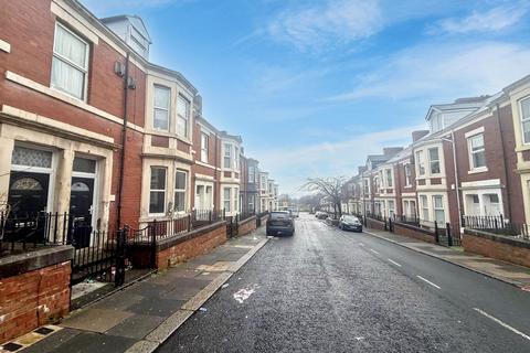 4 bedroom flat for sale, Strathmore Crescent, Newcastle, Newcastle upon Tyne, Tyne and Wear, NE4 8UB