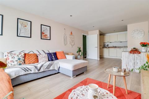 1 bedroom flat for sale, Castle Lane, Benfleet SS7