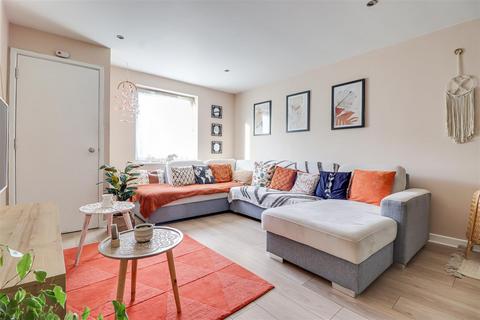 1 bedroom flat for sale, Castle Lane, Benfleet SS7