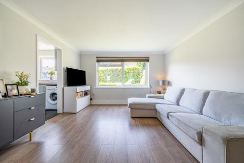 2 bedroom maisonette to rent, Howard Close, London, N11
