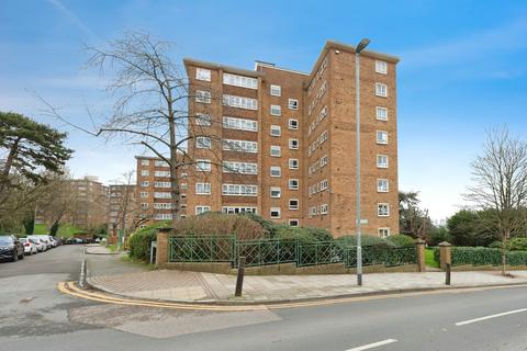 3 bedroom flat for sale, Urmston Drive, London, SW19