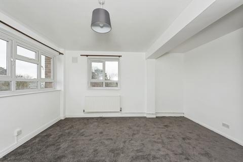 3 bedroom flat for sale, Urmston Drive, London, SW19