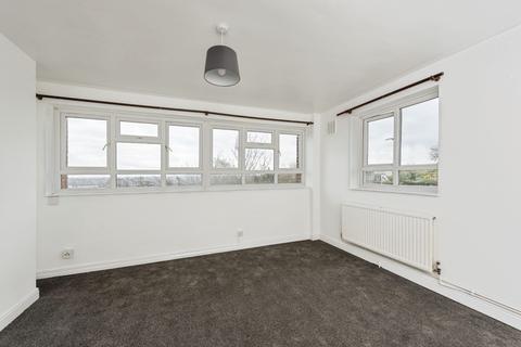 3 bedroom flat for sale, Urmston Drive, London, SW19