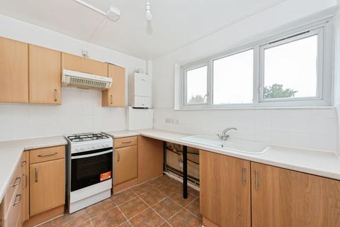3 bedroom flat for sale, Urmston Drive, London, SW19