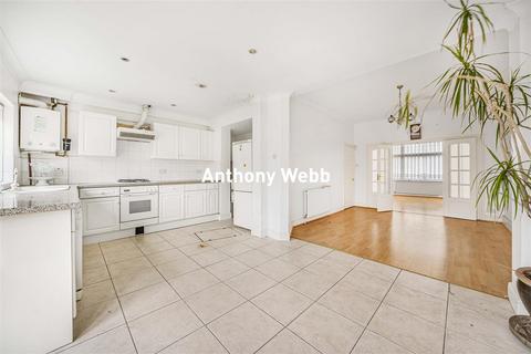 undefined, Chimes Avenue, Palmers Green, N13