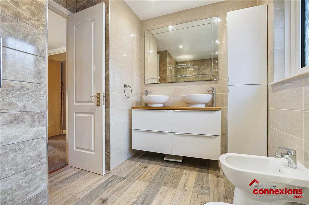 En-Suite (2)