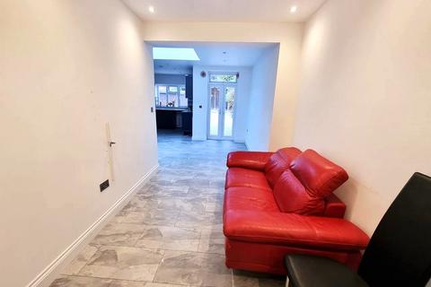 undefined, Purland Close, Dagenham RM8