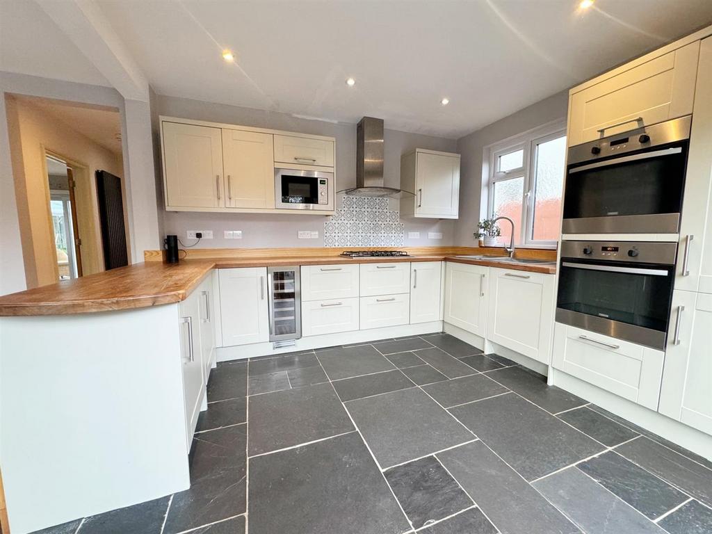 Kitchen..jpg