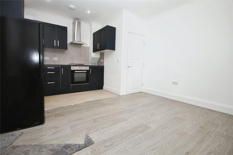 3 bedroom terraced house to rent, Lakehall Road, Thornton Heath, CR7