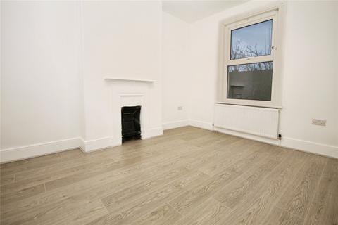 3 bedroom terraced house to rent, Lakehall Road, Thornton Heath, CR7