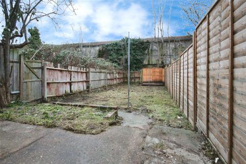 3 bedroom terraced house to rent, Lakehall Road, Thornton Heath, CR7