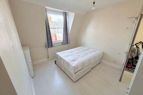 1 bedroom in a house share to rent, Birnam Road, Finsbury Park