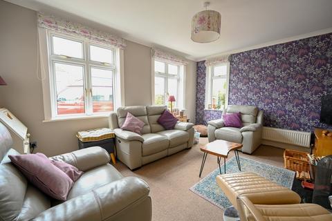 4 bedroom detached house for sale, Clarendon Close, Broadstone, BH18