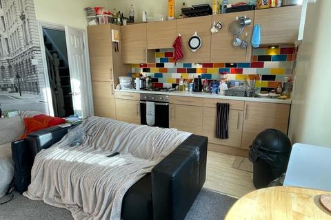 3 bedroom apartment to rent, Platt Lane (2), Fallowfield, Manchester