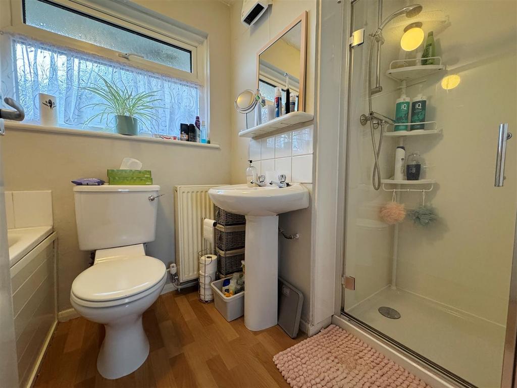Bath/Shower Room