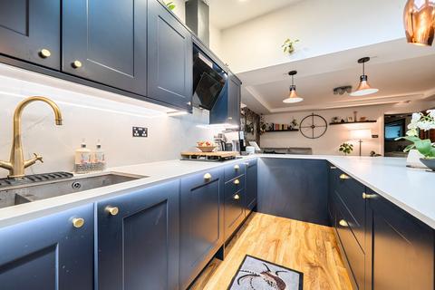 4 bedroom terraced house for sale, Meadow Close, Barnet, EN5