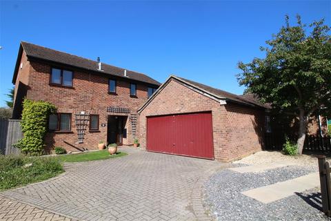 4 bedroom detached house for sale, Akeshill Close, New Milton, Hampshire, BH25