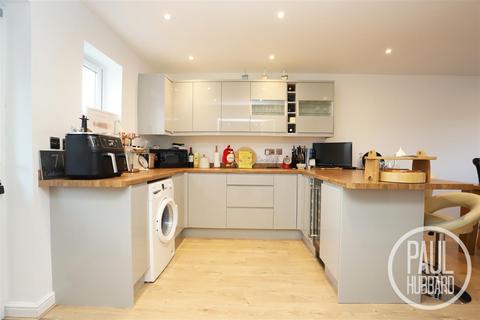 4 bedroom house for sale, Caldecott Road, Oulton Broad, NR32
