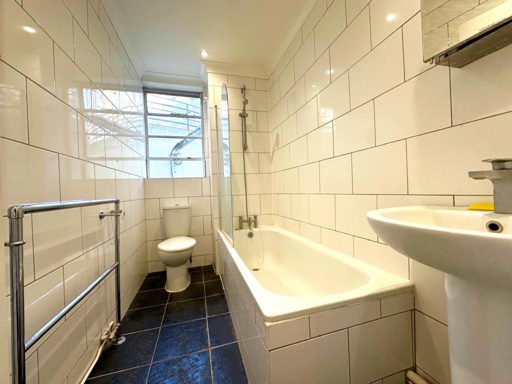 Pic bathroom.jpg