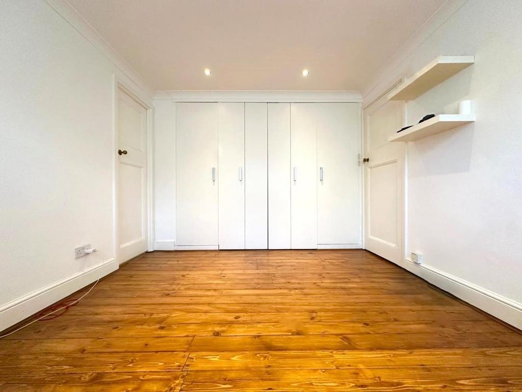 Pic living area 2.jpg