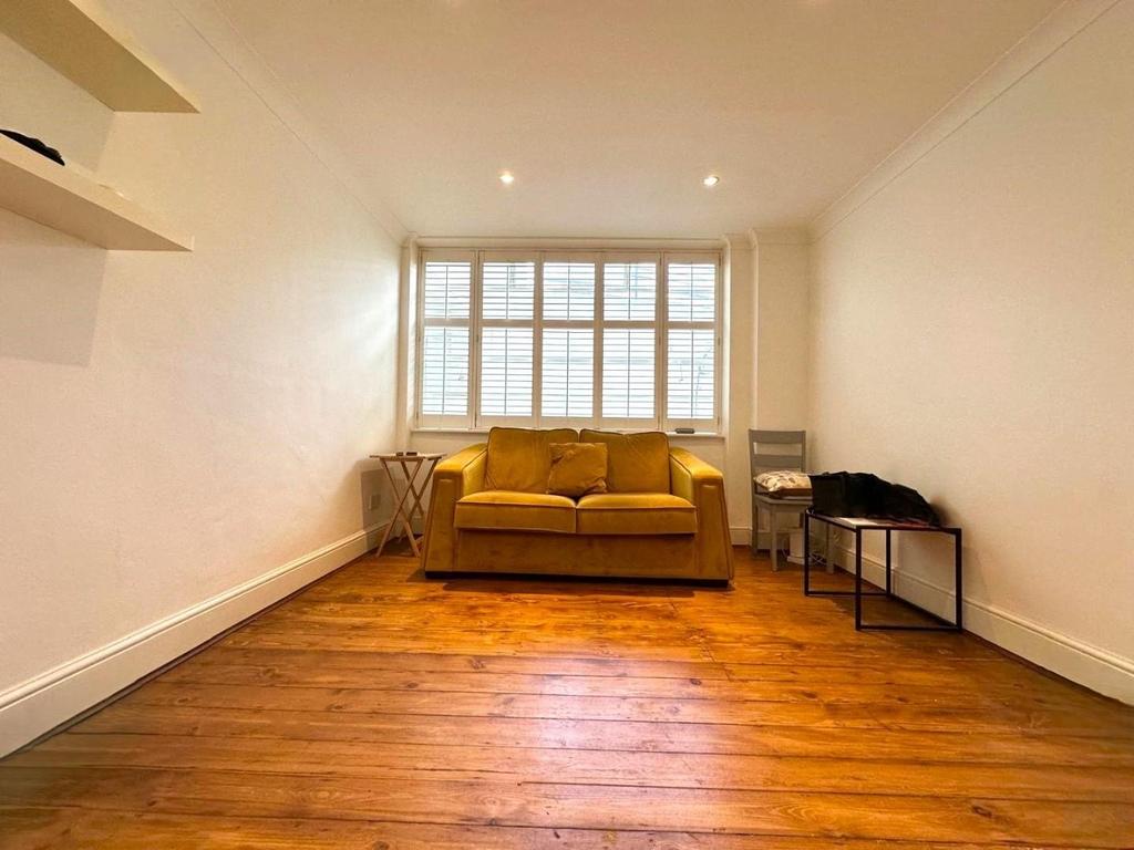 Pic living area 1.jpg