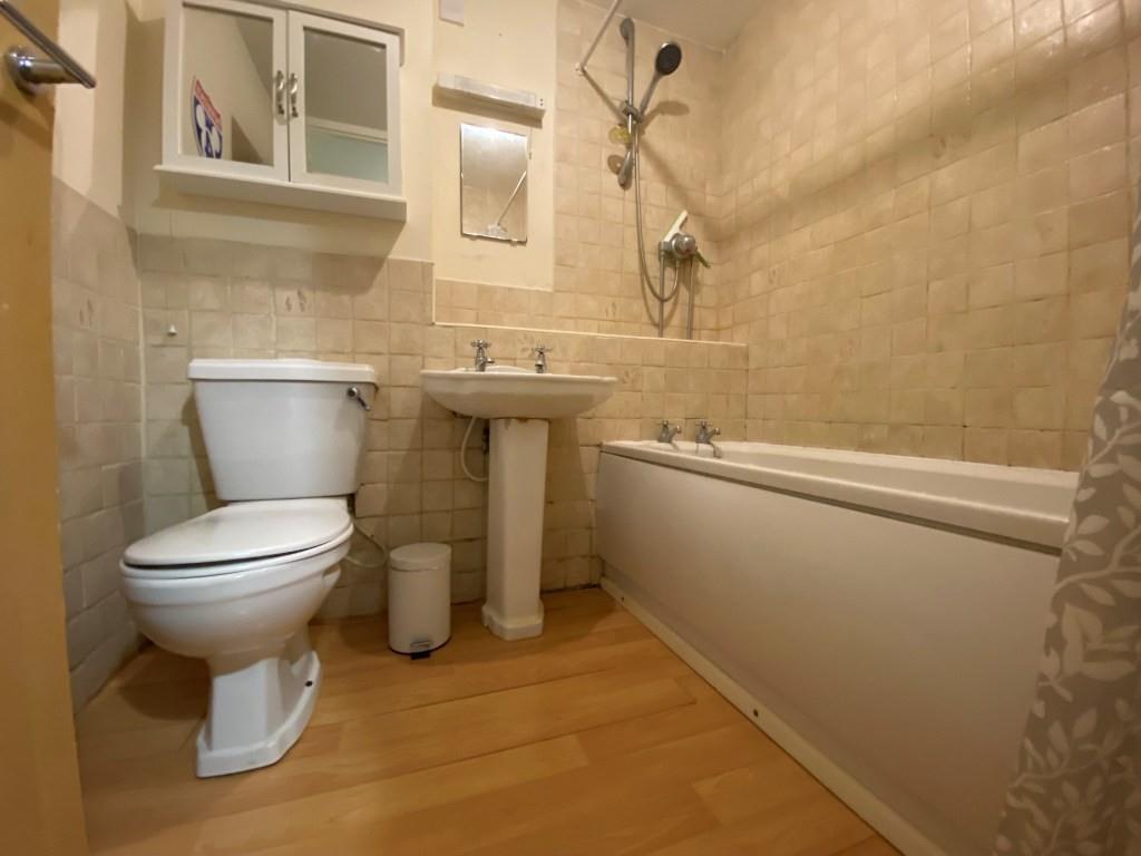 6 perlham bathroom.jpg
