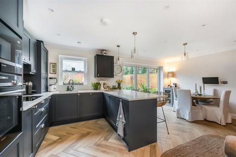 undefined, Firgrove Hill, Farnham