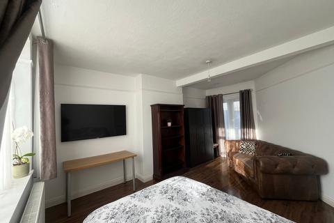 undefined, Long Drive, Greenford UB6