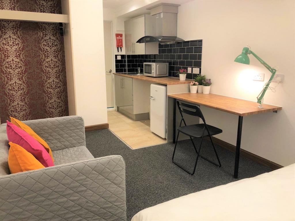 A well-maintained, modern living space featurin...