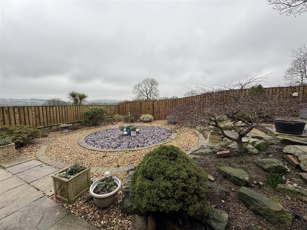 REAR GARDEN & VIEWS
