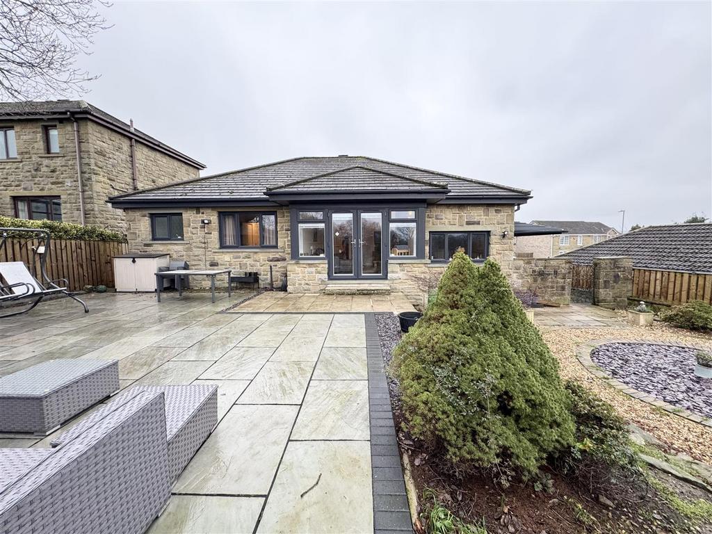 REAR GARDEN & VIEWS