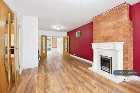 3 bedroom semi-detached house to rent, Hughenden Avenue, High Wycombe, HP13