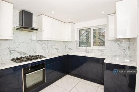 3 bedroom semi-detached house to rent, Hughenden Avenue, High Wycombe, HP13