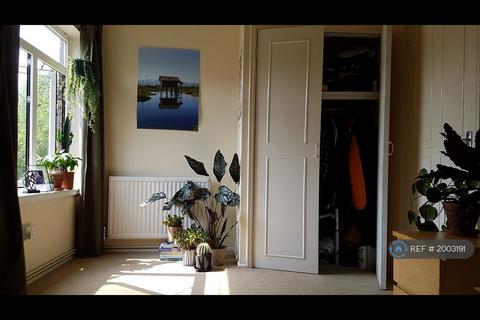 2 bedroom maisonette to rent, Dunnett House, London, E3