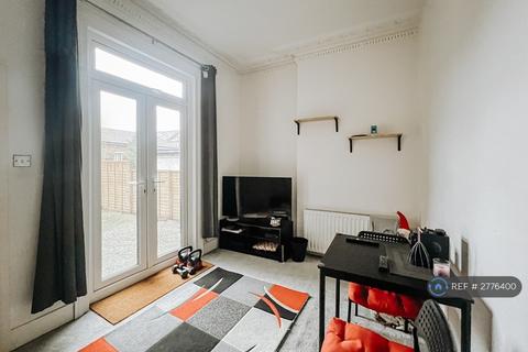 2 bedroom maisonette to rent, Tankerville Road, London, SW16