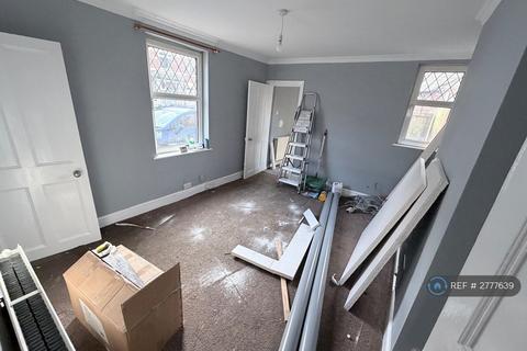 2 bedroom semi-detached house to rent, Cornwall Road, Kettering, NN16