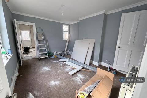 2 bedroom semi-detached house to rent, Cornwall Road, Kettering, NN16