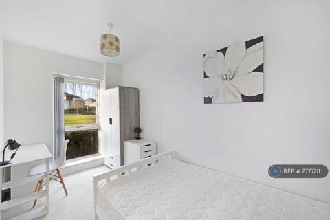 2 bedroom flat to rent, Bell Flower Lodge, Harold Wood, Romford, RM3
