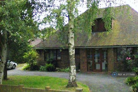 2 bedroom flat to rent, Elmfield Way, South Croydon, CR2