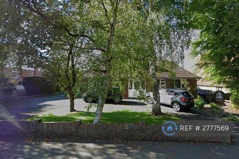 2 bedroom flat to rent, Elmfield Way, South Croydon, CR2